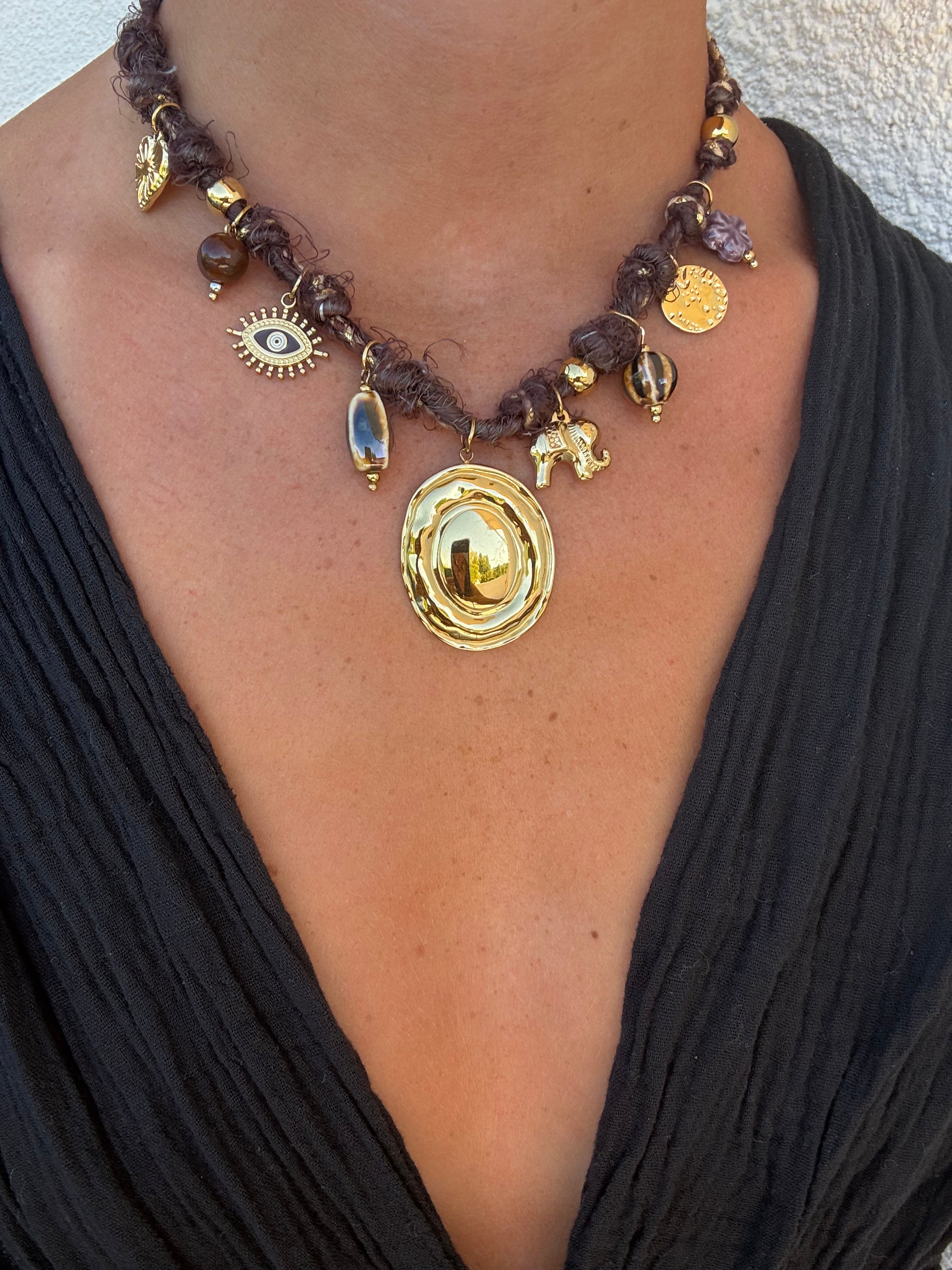 Collier Éina